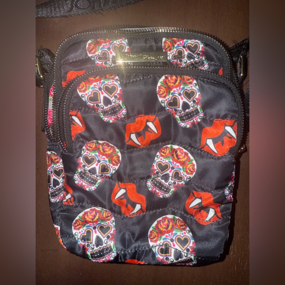 Betsey Johnson-Vampire Lips and Sugar Skull Cross Body- Flower Interior-Like New